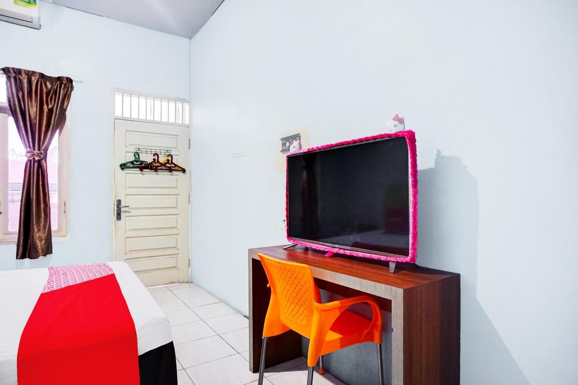 Oyo 93071 Home Stay Kembar Syariah Binjai Exterior photo