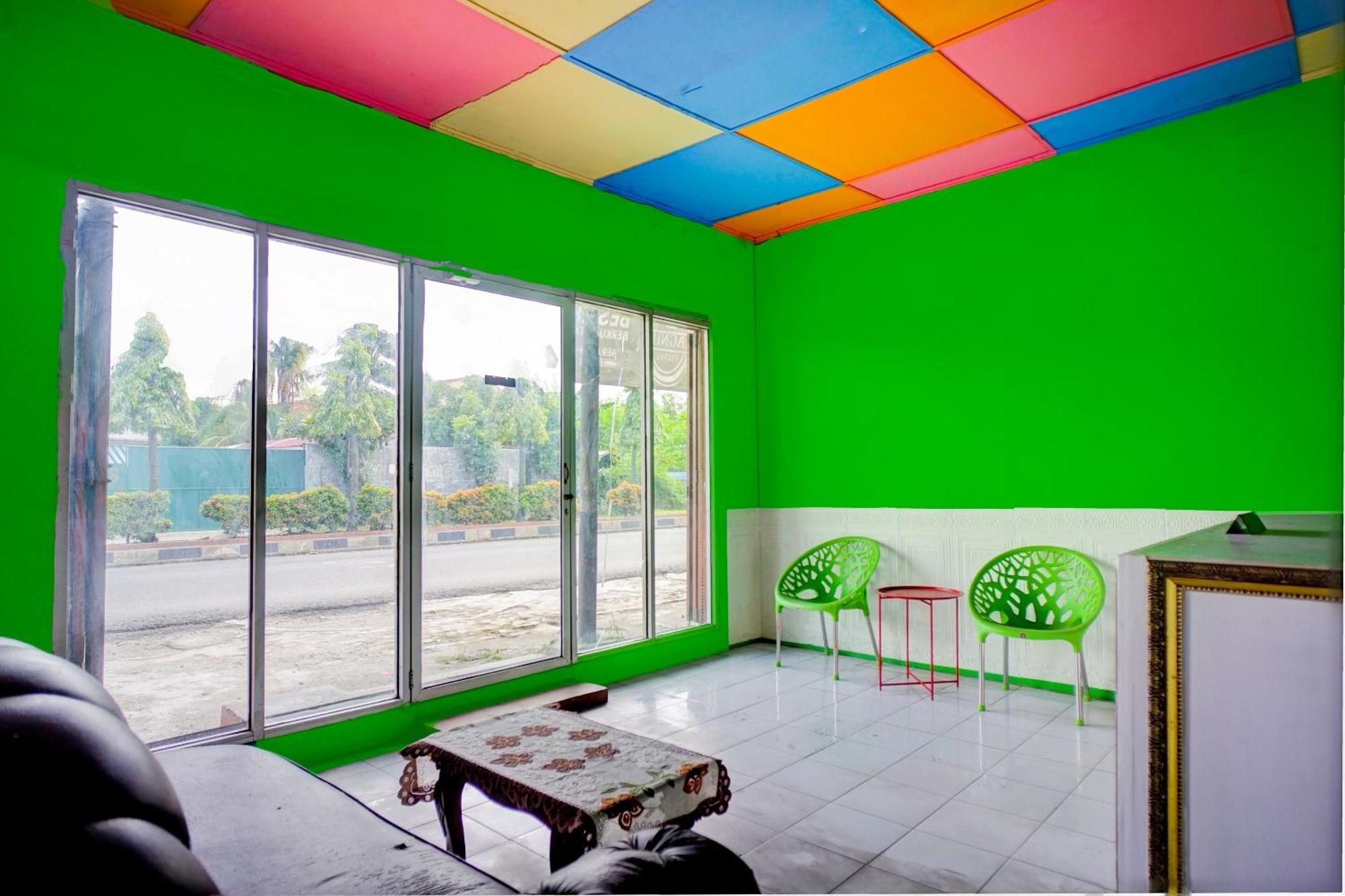 Oyo 93071 Home Stay Kembar Syariah Binjai Exterior photo
