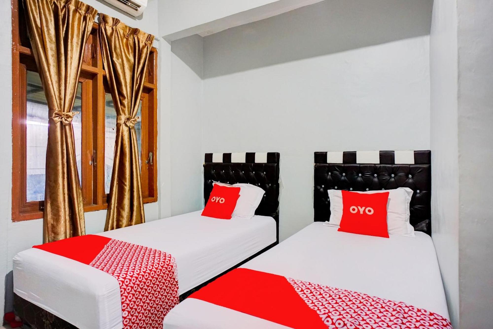 Oyo 93071 Home Stay Kembar Syariah Binjai Exterior photo
