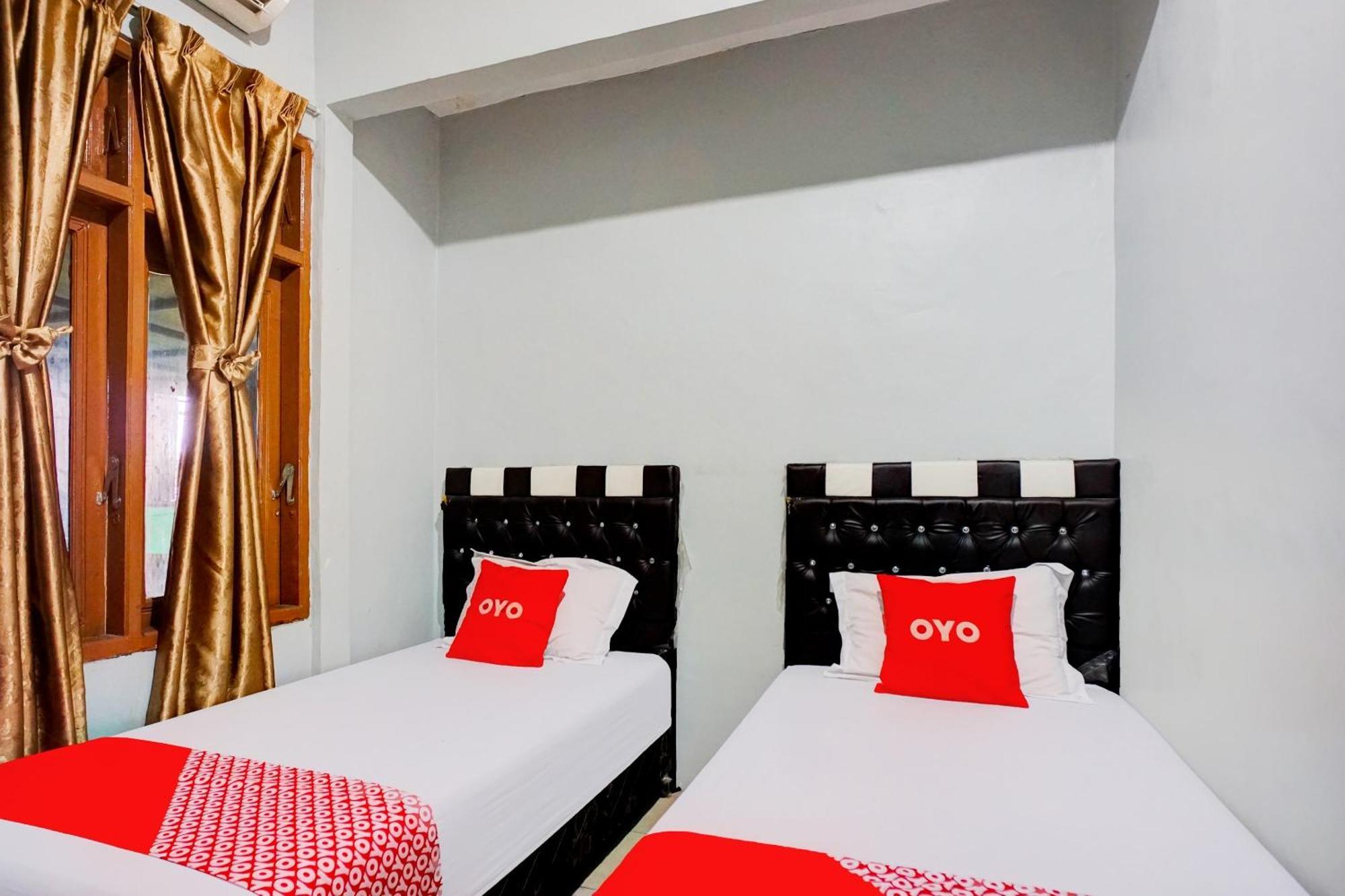 Oyo 93071 Home Stay Kembar Syariah Binjai Exterior photo