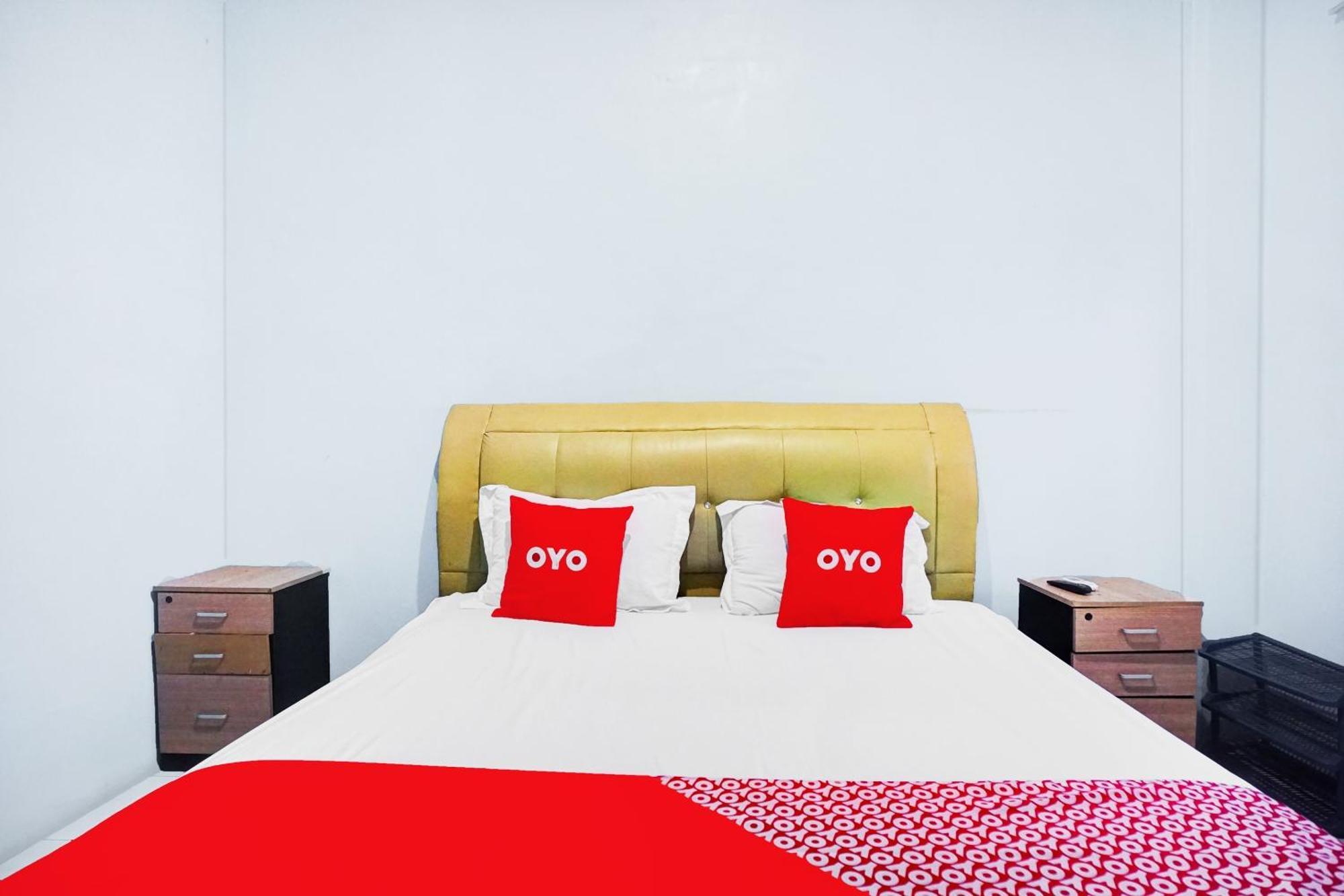 Oyo 93071 Home Stay Kembar Syariah Binjai Exterior photo