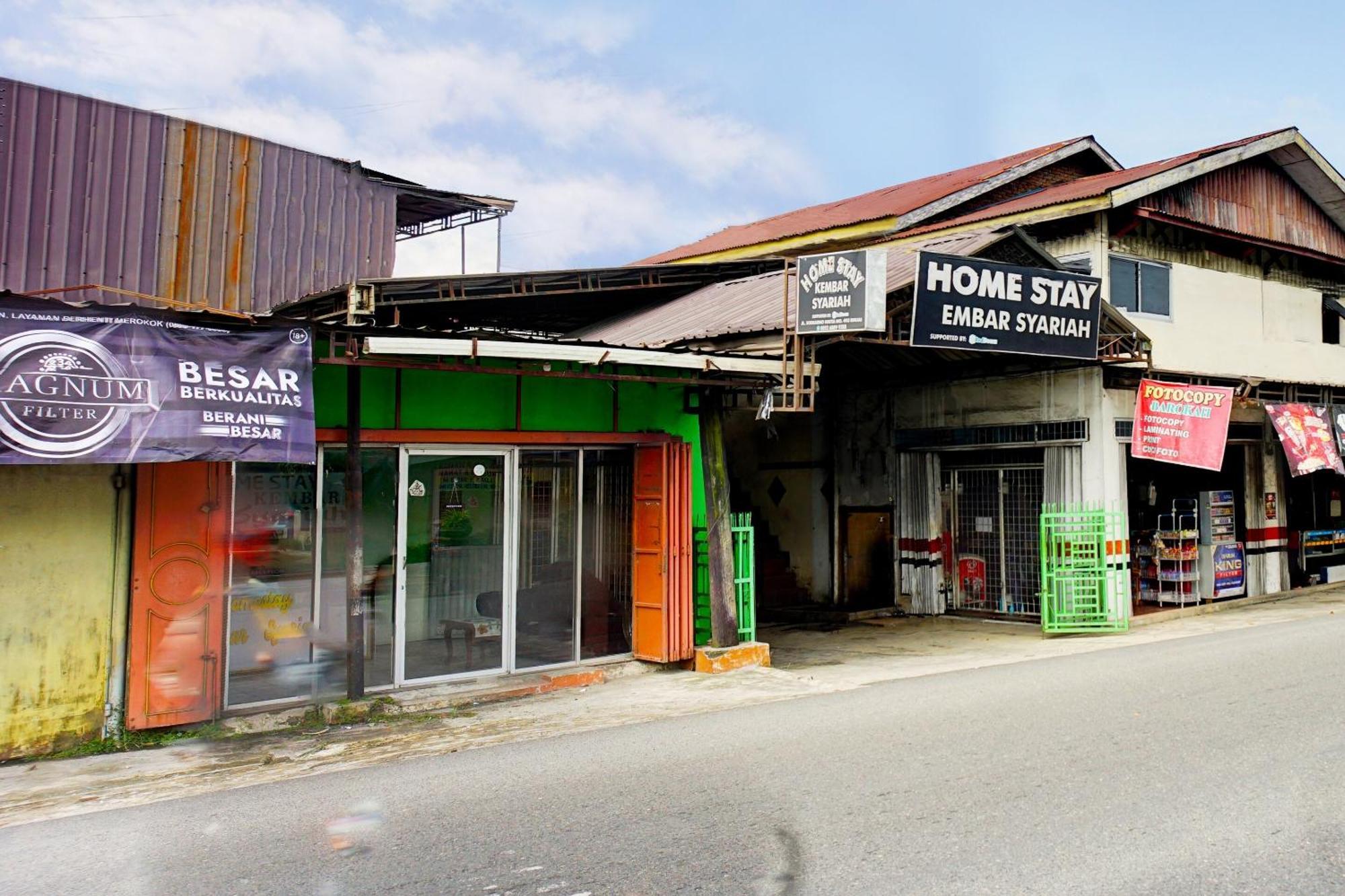 Oyo 93071 Home Stay Kembar Syariah Binjai Exterior photo
