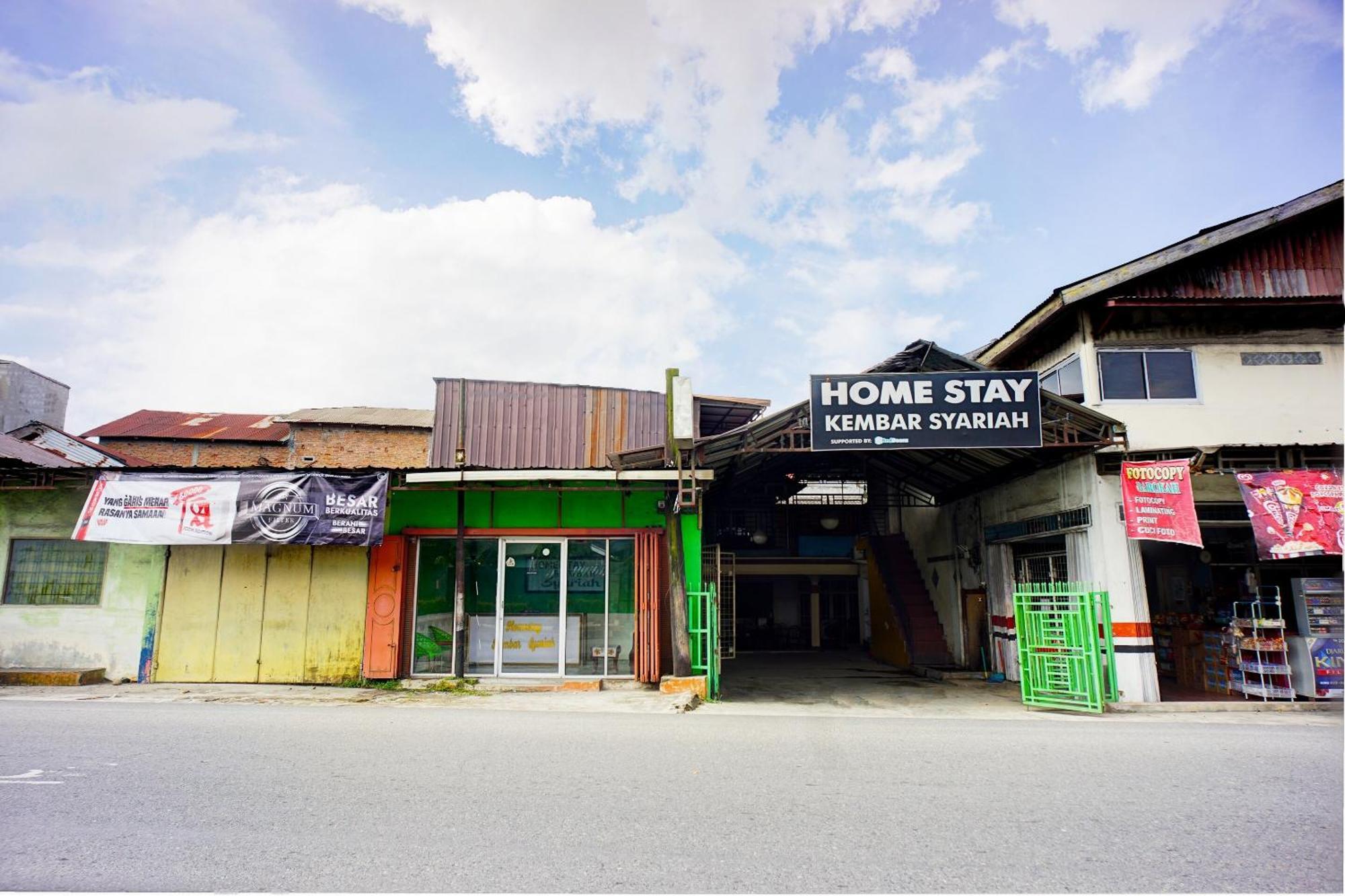Oyo 93071 Home Stay Kembar Syariah Binjai Exterior photo
